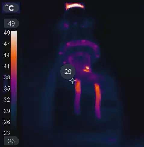 Imagen térmica de un conjunto acústico de soldadura por ultrasonidos de 20 kHz en funcionamiento.